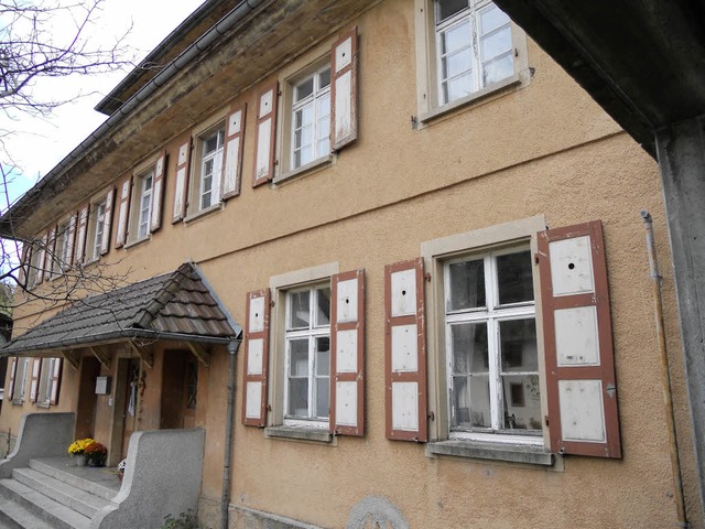 Die Fenster im alten Hger Schulhaus  werden erneuert.  | Foto: Berger