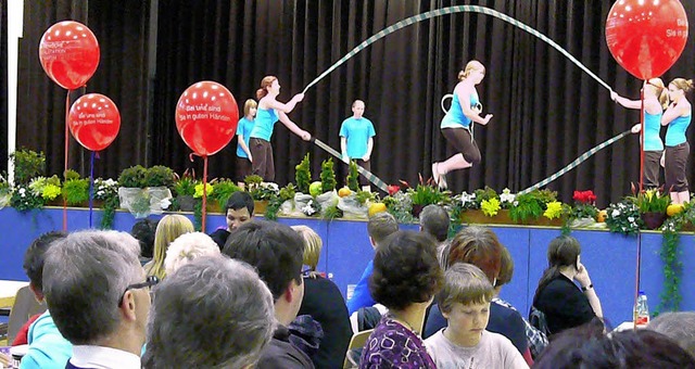 Die jungen Damen des  Turnvereins  beim Rope-Skipping   | Foto: Frank Leonhardt