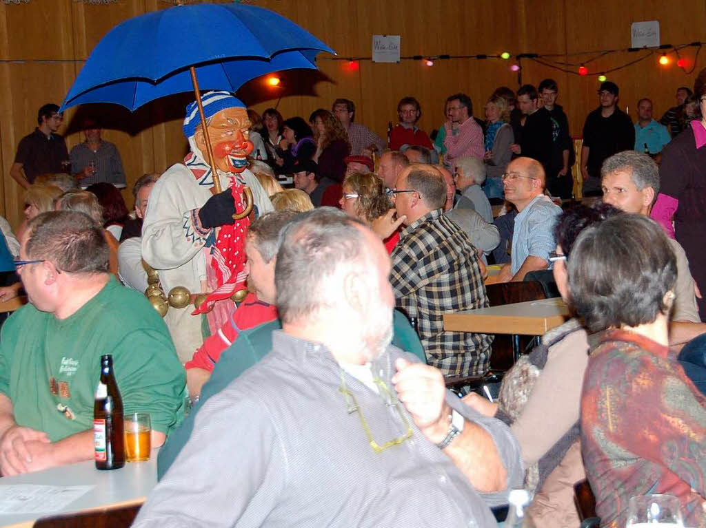 Pflumeschlucker-Hansele ziehen in die Stadthalle ein.