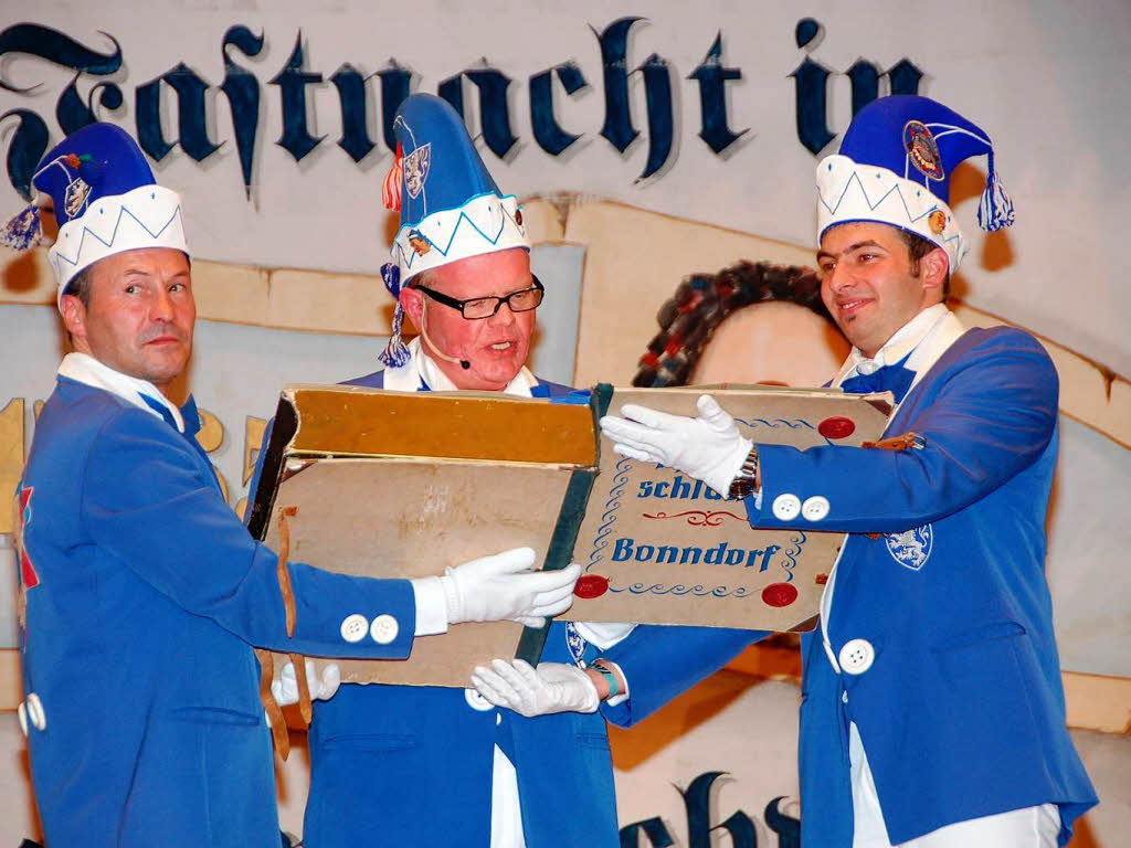 Traditionell fand nach dem Theater die Verpflichtung der Narrenräte statt. Traditionell fand nach dem Theater die Verpflichtung der Narrenräte statt.