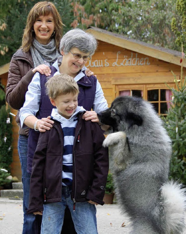 Baumschulchefin Elisabeth Blau mit Toc... Julius und Haus- und Hofhund Blacky.   | Foto: Susanne Mller