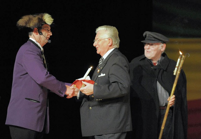 Bei der Narrenlicht-bergabe (von link... Wachter, Gerhard Laub, Hans Sigmund.   | Foto: Thomas Kunz