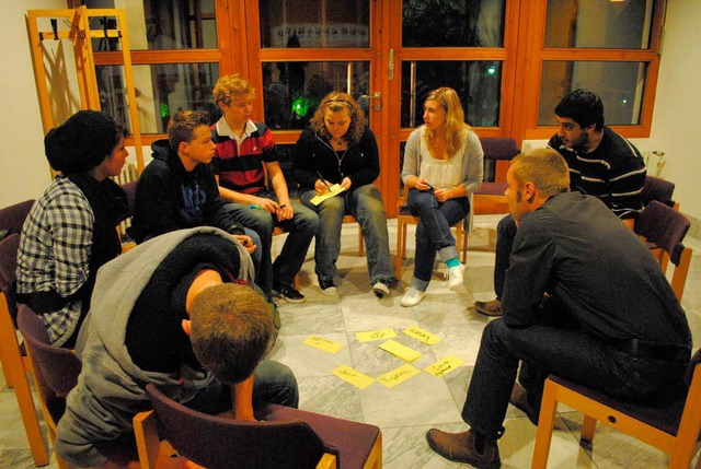 In der Arbeitsgruppe unter Leitung von... Jugendliche Informationen und Ideen.   | Foto: Beatrice Ehrlich