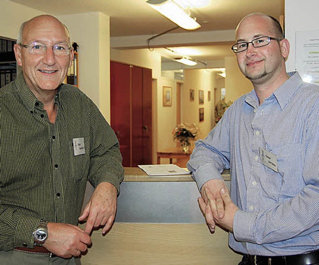 Internist Dr. Klaus Reichert (links) und sein Nachfolger Dr. Peter Oktabec  | Foto: Hirschberger