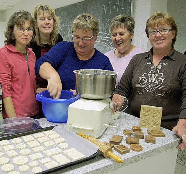 Zum Anisbrtli backen luden die Landfrauen ein.  | Foto: Petra Mller