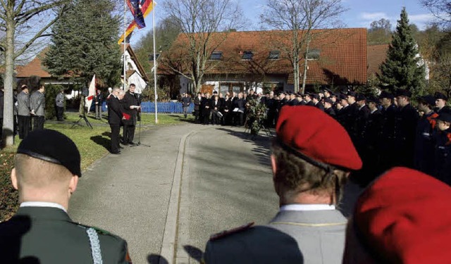 Gedenken: Volkstrauertag an der Kenzinger Trauerhalle.  | Foto: Patrik Mller