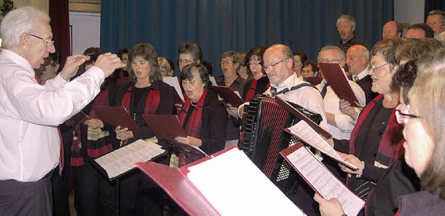 Der Obersasbacher Chor sang gemeinsam ... Siensbacher Chor gemeinsam ein Lied.   | Foto: Silke Nitz