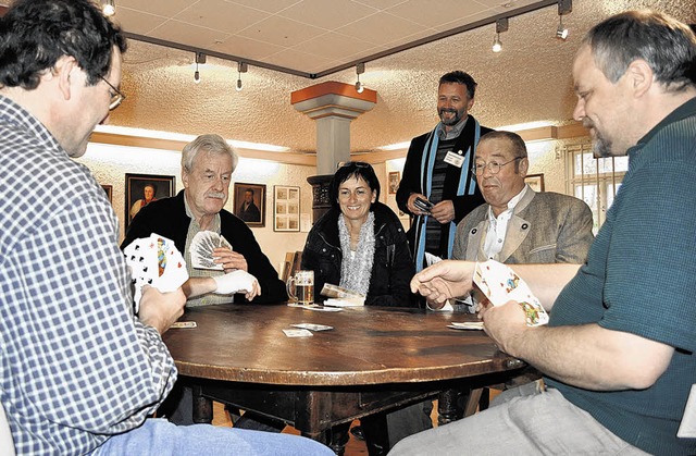 Angeregt wurde im Kelnhof-Museum Cego gepielt.    | Foto: Molitor