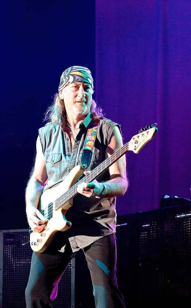 Bassmann im Piratenlook: Roger Glover, Deep Purple.