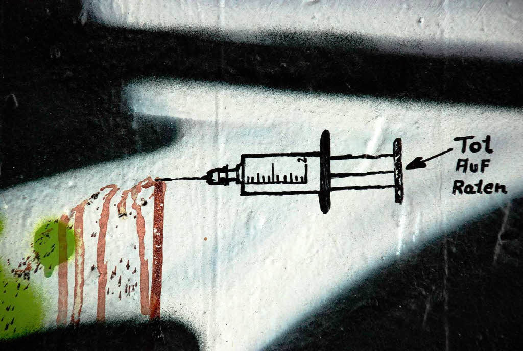 Jeden Tag fahren Tausende daran vorbei, doch kaum jemand nimmt von den Graffitis an der B31 in Freiburg Notiz.