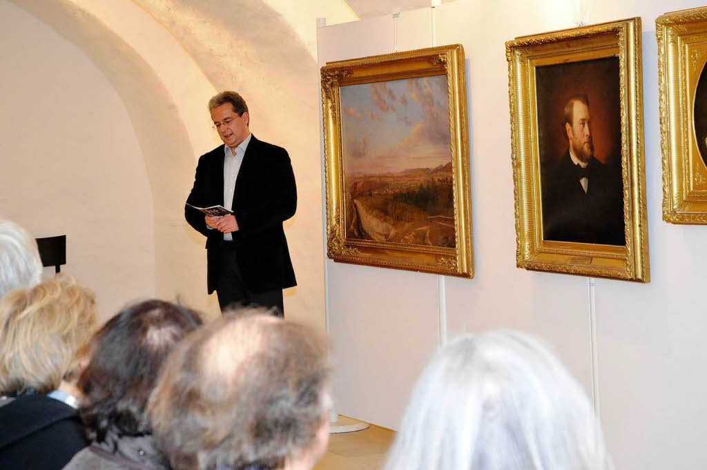 Kunst aus den Epochen um 1810, 1910 und 2010 zeigte die Ausstellung im  Museum. Museumsleiter Jan Merk begrt die Gste._