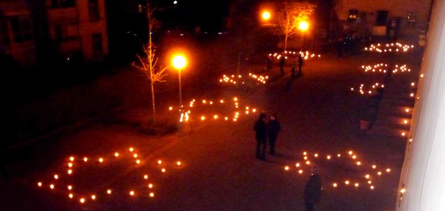 &#8222;Sterne&#8220; auf dem Parkplatz vor dem Rathaus in Oberried   | Foto: Barbara Odrich-Rees