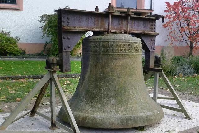 Groe Glocke an neuem Ort