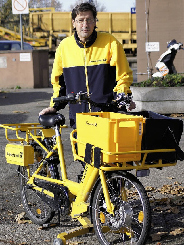 Klaus Warten (51) Brieftrger mit Elektrofahrrad in Lahr  | Foto: Wolfrum