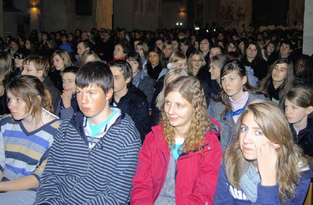 ber 650 junge  Christen aus dem Elsas...ten im Breisacher Mnster eine Messe.   | Foto: hans-jochen voigt