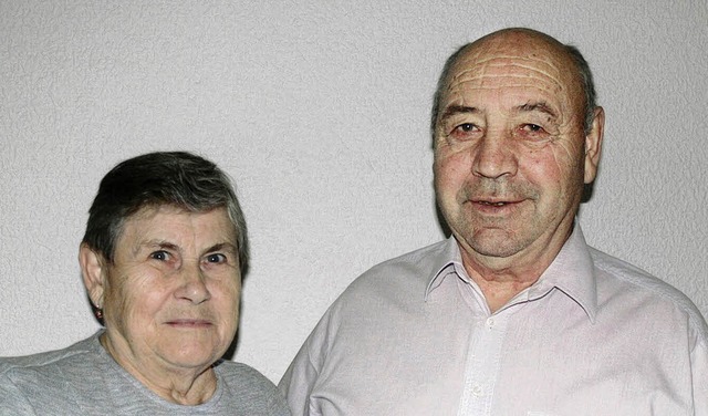 Seit 50 Jahren gemeinsam auch durch schwere Zeiten: Mina und Waldemar Zeier.   | Foto: dieter fink