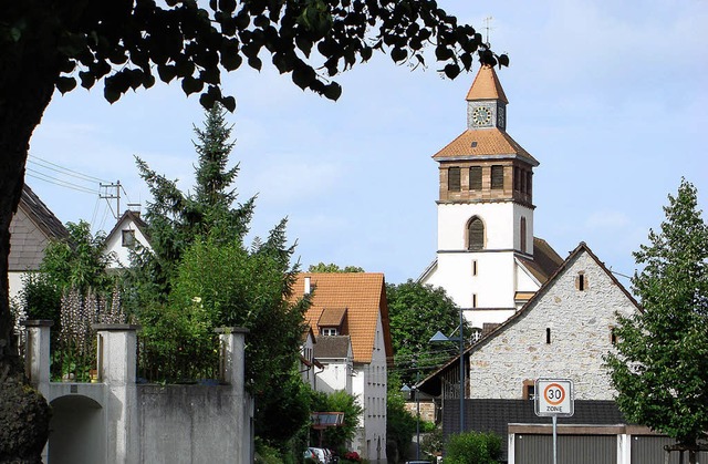An der Laurentiuskirche in Binzen begi...ilderung des Himmelreich-Jakobuswegs.   | Foto: langelott
