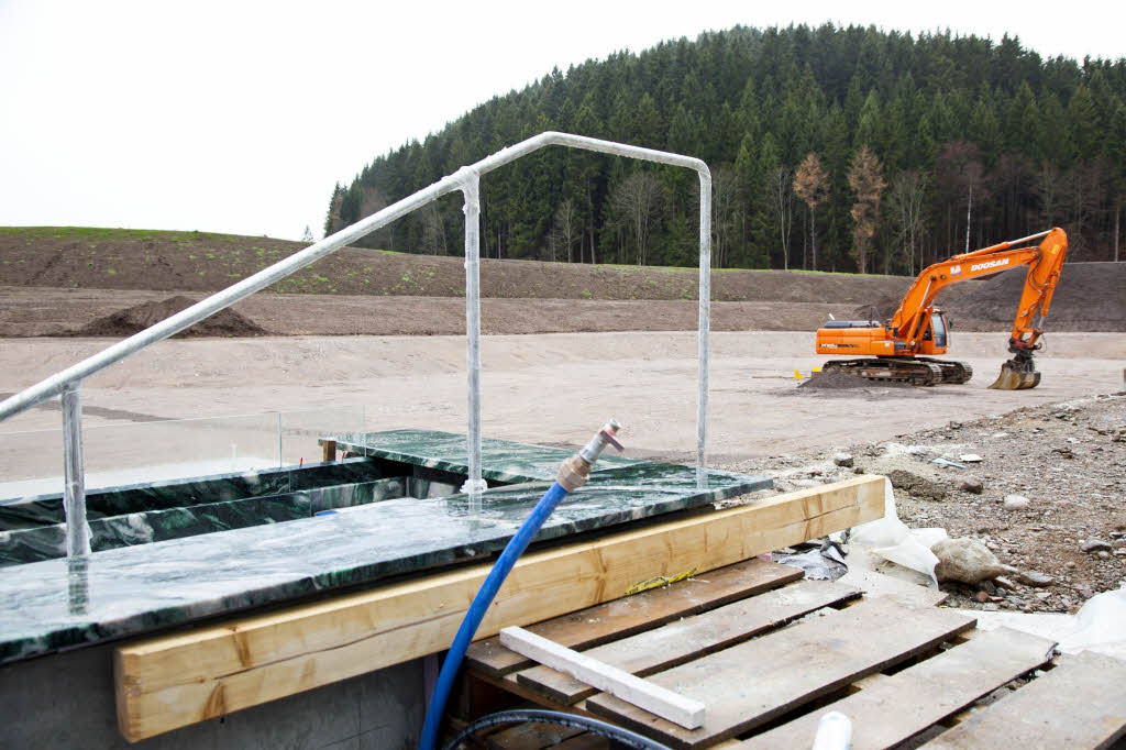 Im Badeparadieses Schwarzwald legen die Handwerker letzte Hand an.