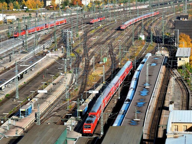 Mehrkosten kaum zu kompensieren: Gleise in Stuttgart   | Foto: dpa