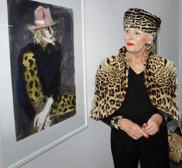 Brigitte Hagmayer, links von Grimm fes...ernissage in Riegel im wilden Outfit.   | Foto: Haberer
