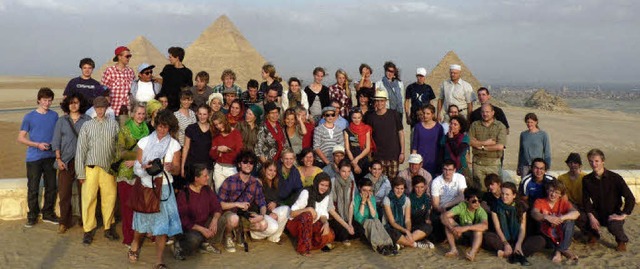 Vor den  Pyramiden von Gizeh: Eine Kon...aldorfschule Schopfheim nach gypten.   | Foto: privat