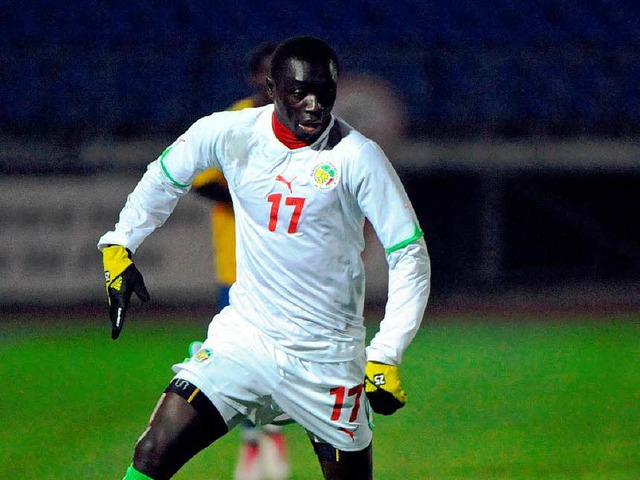 Papiss Ciss traf im Spiel Senegal gegen Gabun fr sein Heimatland.  | Foto: Michael Heuberger