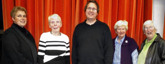 Der Vorstand des evangelischen Frderv...aud Klott und Hella Koch (von links).   | Foto: Hansjrg Bader