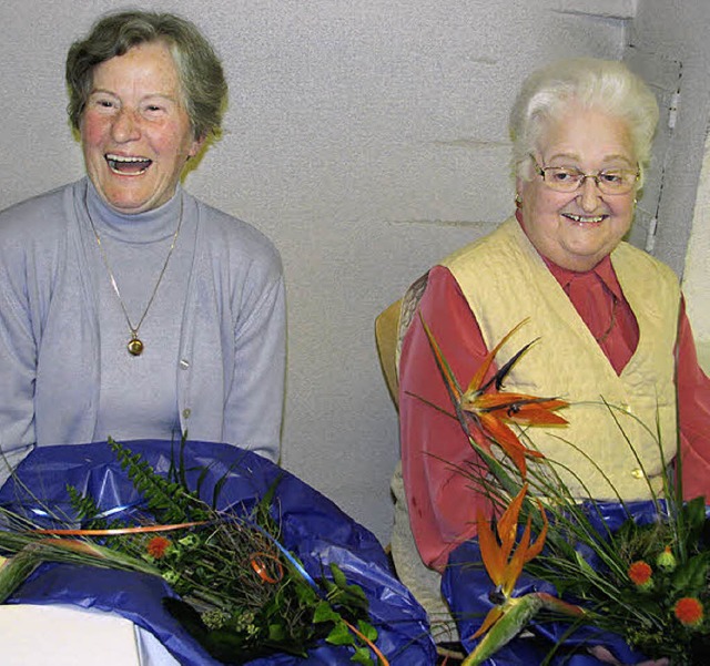 Mechthilde Hoffmann (links) und Liesel...t im  Mllheimer Kirchenchor  geehrt.   | Foto: Privat