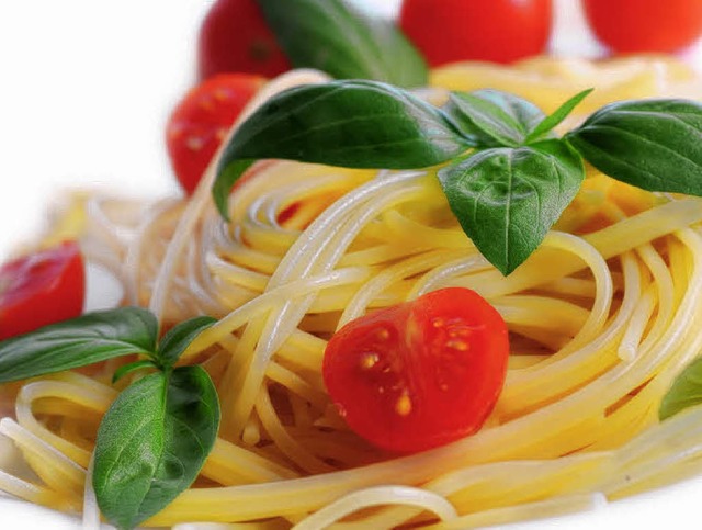 ...Spaghetti, hier mit Tomaten und Basilikum  | Foto: fotolia.com/Victoria German 