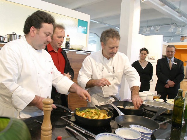 Kochen als kulturelles Ereignis, Vorko...ele Gste sein. Rechts Werner Krauss.   | Foto: fssel
