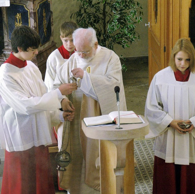 Pater Tobias vom Kloster in Sthlingen... der St. Martin Kirche Grimmelshofen.   | Foto: Noeske