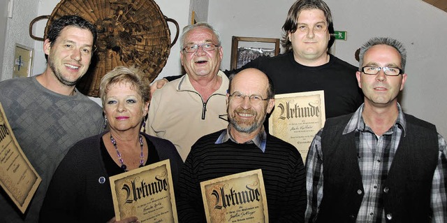 Andreas Vierthaler, Veronika Spitz, G...ige Mitgliedschaft im Skiclub geehrt.   | Foto: norbert sedlak