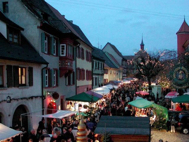 Der Weihnachtsmarkt in Burkheim ist vo... seiner besonderen Atmosphäre beliebt. | Foto: Herbert Trogus Der Weihnachtsmarkt in Burkheim ist vo... seiner besonderen Atmosphäre beliebt. | Foto: Herbert Trogus
