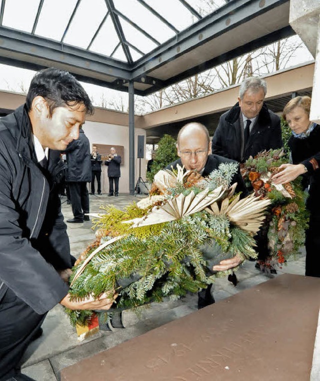 Vertreter der Gemeinde, der Kirchen, d...al fr die Opfer der Weltktiege nieder  | Foto: Markus Zimmermann