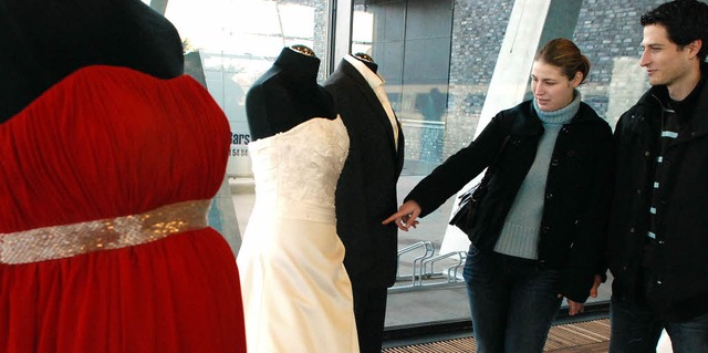 Braut(moden)schau: ber Trends und das... schlgt wei, auch Rot ist angesagt.   | Foto: Gertrude Siefke