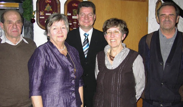 Geehrte Rhiischnooge:  Ehrenmitglied  ...nther und Gnter  Leibe  (von rechts)   | Foto: ingeborg Grziwa