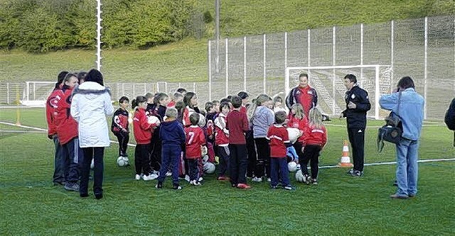 Hoher Besuch in Tegernau: Der Deutsche Fuballbund  | Foto: privat