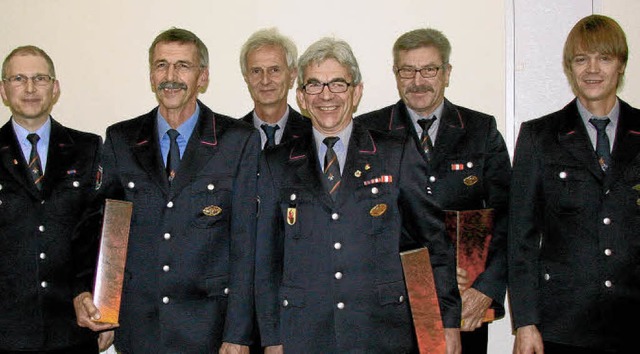 Abteilungskommandant Achim Baer (links...der Freiwilligen Feuerwehr Bickensohl.  | Foto: herbert trogus