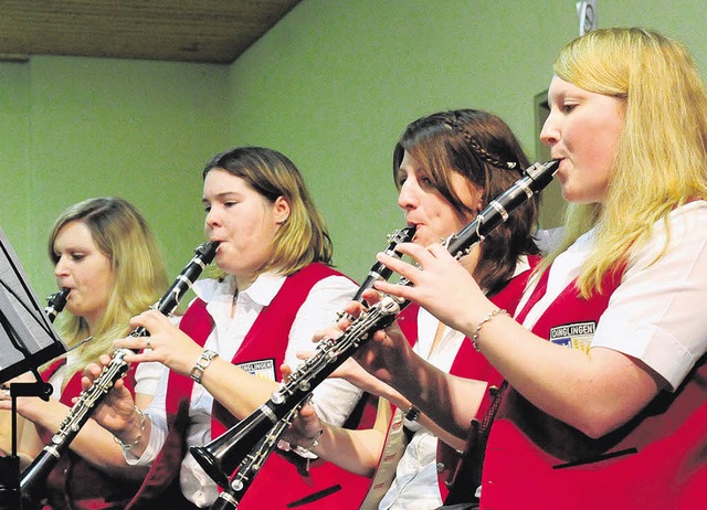 Junge Musikerinnen der Harmonie in Aktion  | Foto: wolfgang knstle