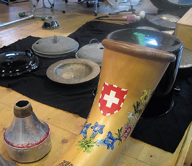 Originelle Klanginstrumente beim Waldkircher Konzert  | Foto: Hildegard Karig