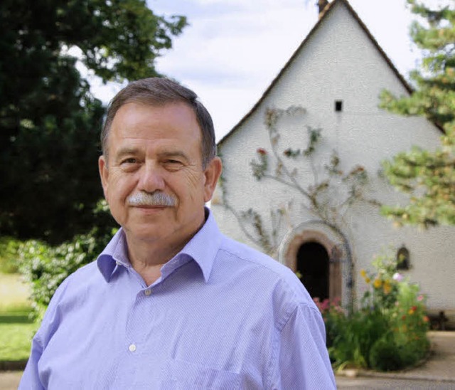 Erhard Trotter vor der Jakobuskapelle in Himmelreich    | Foto: Silvia Faller