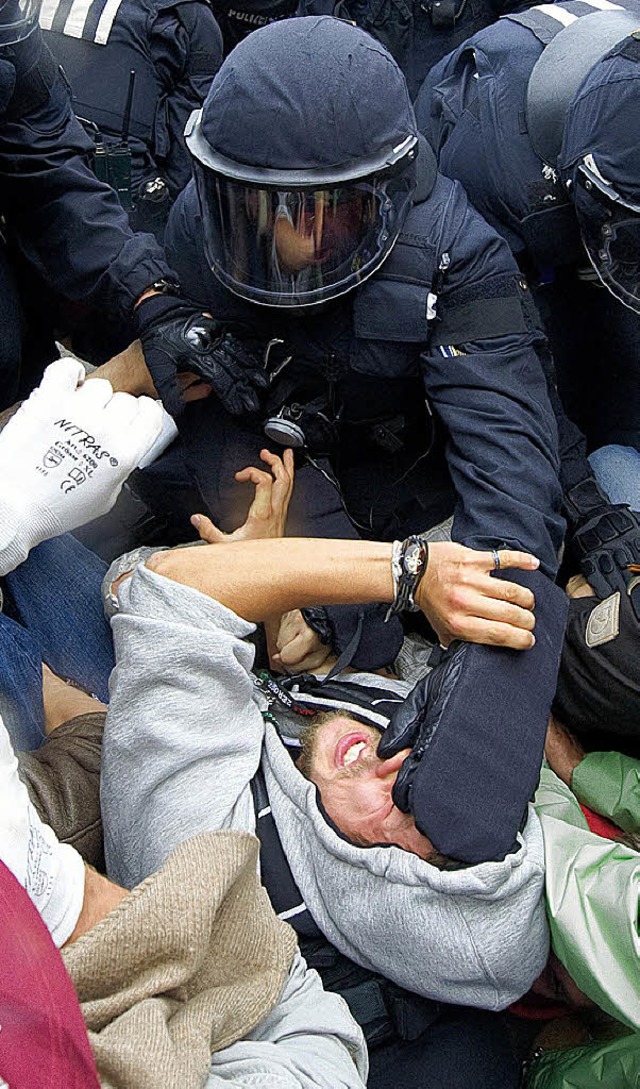 Harter Polizeieinsatz   | Foto: dpa