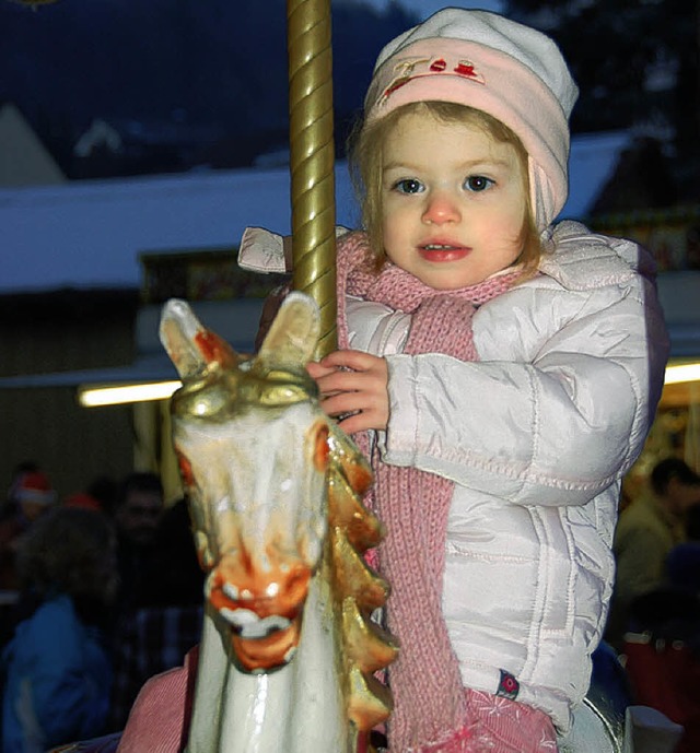 Der Sthlinger Weihnachtsmarkt lockt a...hrten auf dem nostalgischen Karussell.  | Foto: Binner-Schwarz