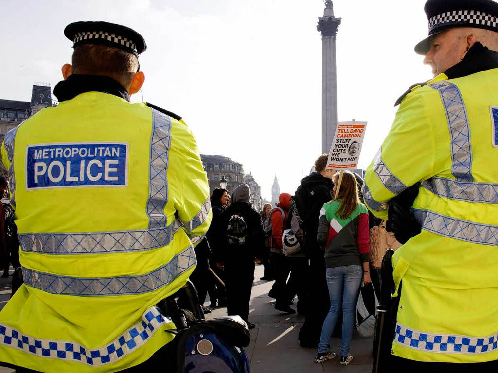 Polizei und Demonstranten in London