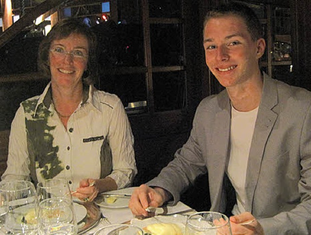 Genieen den Abend: Sabine Furtwngler und ihr Sohn  | Foto: AMB