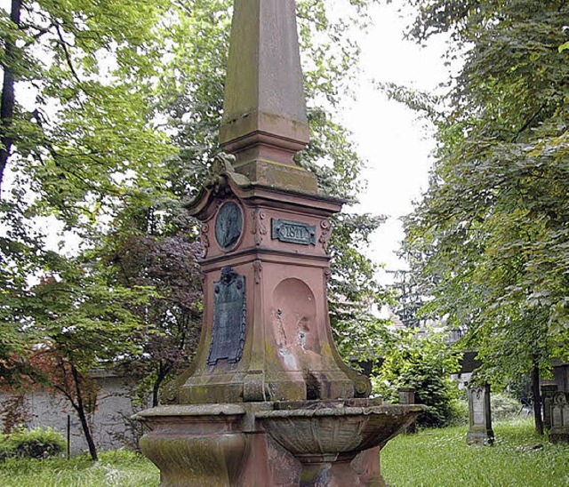 Fhrt ein Schattendasein: Das Kriegerdenkmal auf dem Alten Friedhof.  | Foto: Gerhard Walser