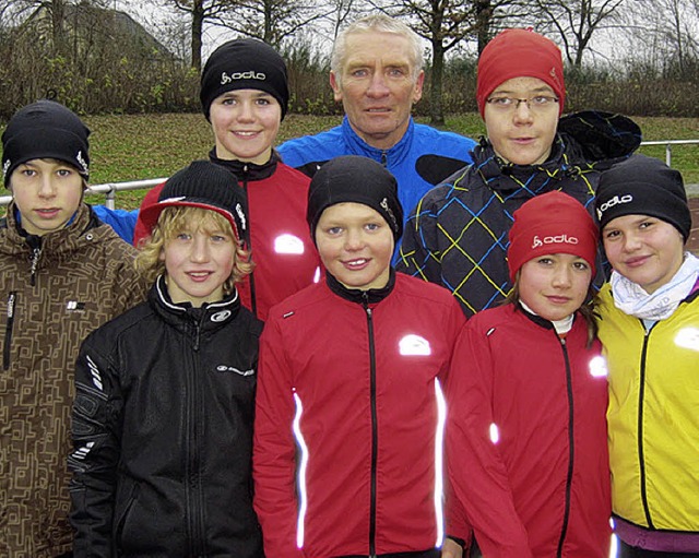 Der Triathlonnachwuchs freut sich mit Lubos Bilek.   | Foto: privat