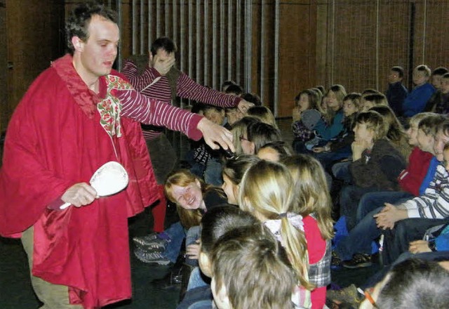 Immer wieder bezog die junge Schauspie...chten Themen der Schler beschftigte.  | Foto: Martha Weishaar