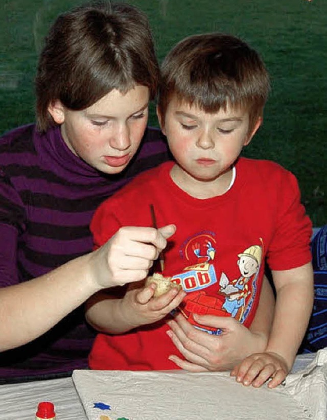 Die Kinder hatten Spa am Mal- und Basteltisch.   | Foto: Heinz Vollmar