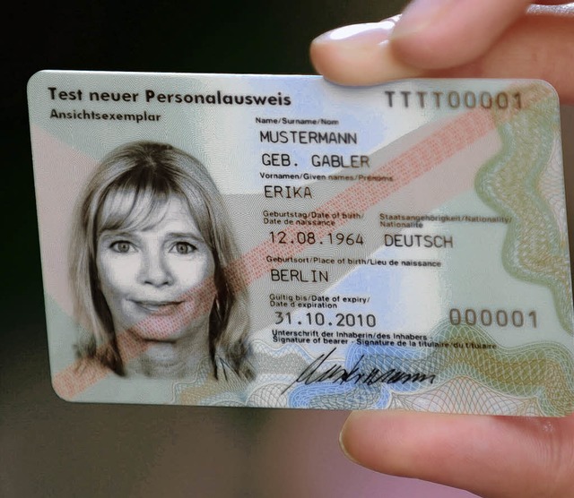 Noch nicht eingetroffen: der neue Personalausweis.   | Foto: dpa